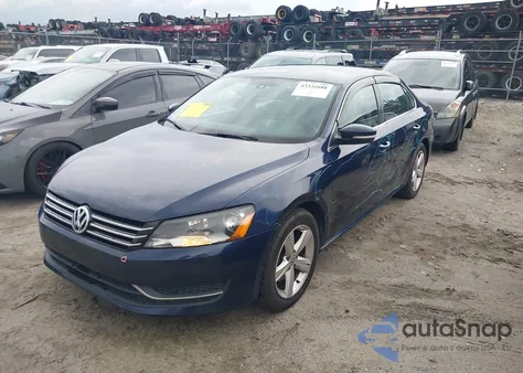 2014 Volkswagen Passat 1.8T Wolfsburg Edition z USA, uszkodzony, nr VIN 1VWAS7A39EC042864